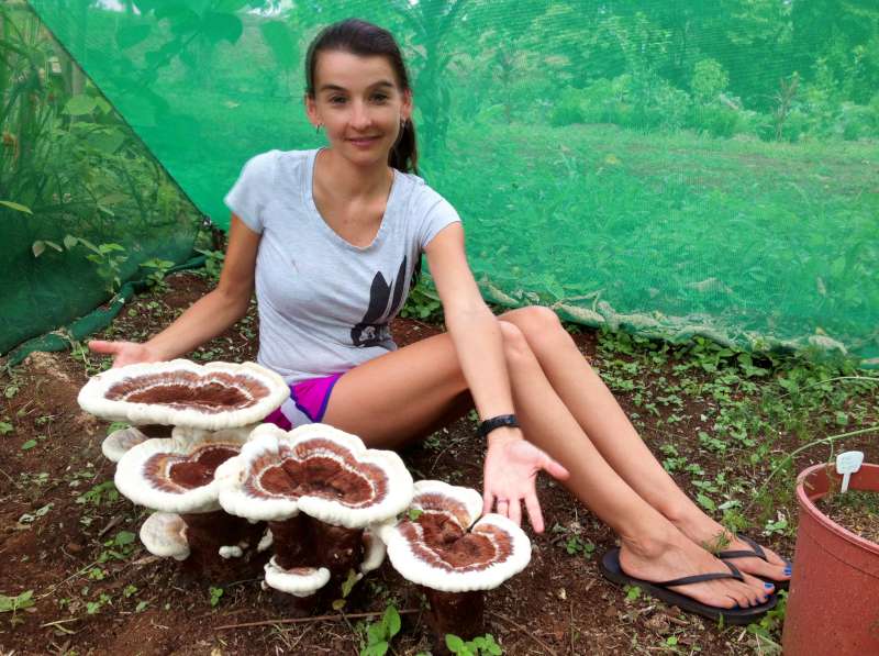 Yasmin with giant mushrooms